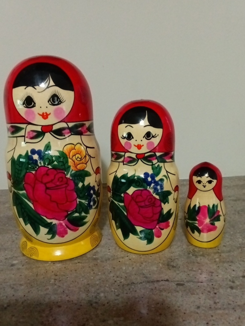 Hand-Painted Matryoshka Nesting Doll Set - Red & Yellow
